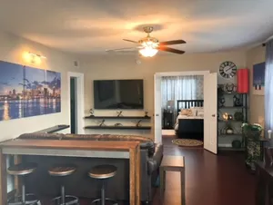 Image of Modern 2/1 Apt near Midtown and Beaches
