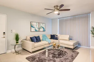 Image of Modern and chic 1B\/1B in South Florida near Beach