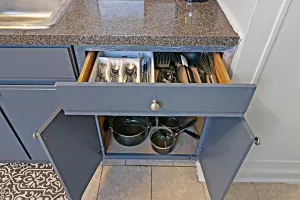 Image of 2BR Bustling & Lively Apt in Lake View