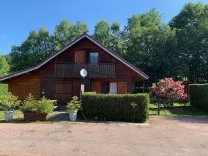 Image of Cozy chalet 500m from the lake & shops facing south
