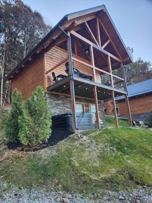 Image of Yellowstone\/Hot Tub-Pet friendly-Lakeview -8 Person Lodge