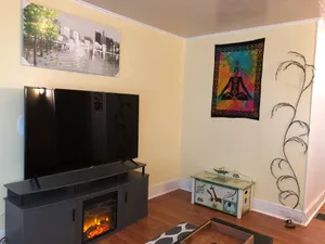 Image of Modern-Bohemian quarters - King Bed-Washer\/Dryer