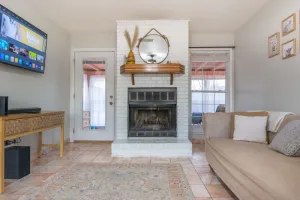 Image of Country Gardens- spacious yard 5 minutes from downtown!