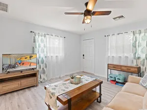 Image of Pet friendly remodeled cottage- 3 minutes from the Mermaids