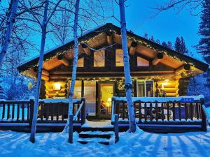 Image of Sleeping Wolf Cabin: 2BR w\/ ski trail & river access, pool\/hot tub, laundry