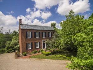 Image of BOURBON TRAIL: Bardstown 3 bedroom\/3 bath cottage, park setting, walk to downtown