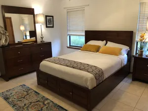 Image of Med District & Airport, King Bed, large rooms @ 6244