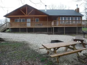 Image of Solarium Deluxe Cabin #19 on Patoka Lake in Southern Indiana