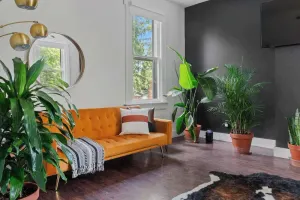 Image of Jungle Thyme (Upstairs) NEW Luxe Home - PET friendly - King Beds - Downtown Central Location!
