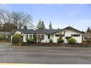 Image of Centrally located Cozy fully remodeled mid century house in lake Oswego