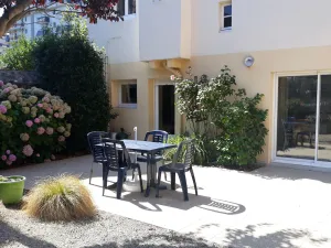 Image of T2 apartment 20m from the beach on the ground floor of a house with garden