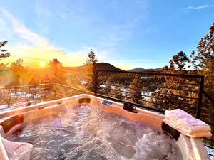 Image of Sunrise+Sunset views - HotTub \/ Firepit \/ RecRoom \/ BBQ \/ Yoga studio \/Treadmill