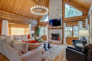 Image of 5 Bed 5 Bath Nashville Lodge 7 acres\/3 King Suites\/Fire-pit\/Game room Hot tub
