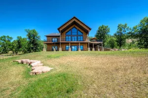 Image of Mountain-view home w\/private hot tub, natural gas grill & gas fireplaces