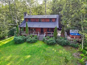 Image of Winds Aloft -Quaint Cabin with Grandfather Mountain views, Hot Tub