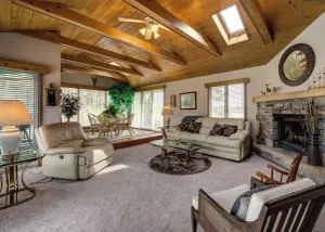 Image of Cozy 3 bedroom house - 2 min drive to downtown Fish Creek