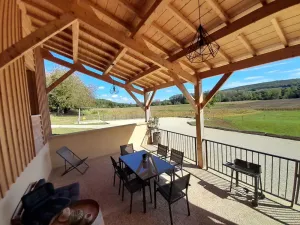 Image of Le Séchoir des acacias, 110m2 \"L'Orée du Bois\" gîte with heated pool.