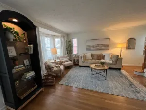 Image of Avon Lake - Recent Remodeled & Spacious Charming 2BR Beach Home