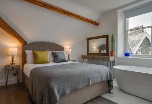 Image of 3 Bedroom Apartment in Windermere - Bathtub