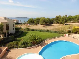Image of T2 with shared pool in Six-Fours-les-Plages