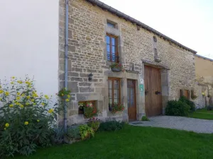 Image of Charming Eco-Friendly Farmhouse with Modern Amenities, Ping-Pong, and Pet-Friendly Options