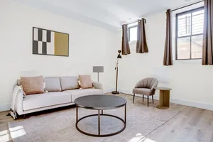 Image of Vibrant 2-BR Luxe Flat Adjacent Eastern Market Walk to METRO Barracks Row Capitol Hill
