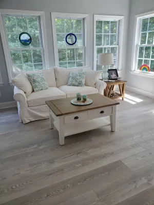 Image of Clean, spacious house in quiet area close to highway access
