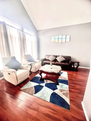 Image of Home close to the Airport, shops and restaurants.