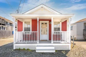 Image of Hampton Beach Cottage - River\/Beach 2 Block Walk