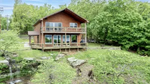Image of Spectacular Lake View, Luxury Cabin provides the perfect gathering place.