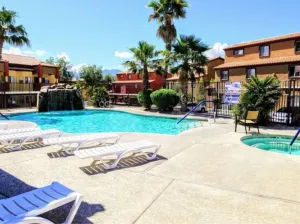 Image of 3 Bed, 2 Bath Condo By Pool. Sleeps 8.