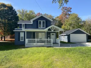 Image of Newly Remodeled, Comfy Home w\/Large Fenced Yard