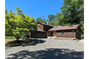 Image of Secluded 6br Home 1min from Lake's State Park