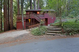 Image of Private, relaxing retreat in the redwoods with WiFi, a private deck & BBQ