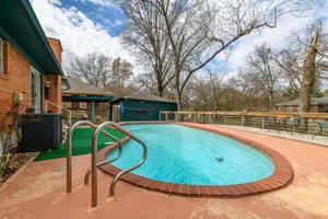 Image of 6 Queen Bed Home Near White Rock POOL & DECK!