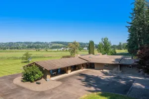 Image of Dundee Landing: A Luxurious One Level Chateau in Wine Country