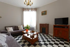 Image of The cachet of a town centre house