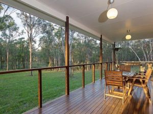 Image of Spacious Cottage, overlooking bushland