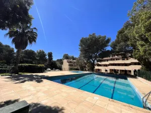 Image of Appartement 3P en rez-de-jardin avec piscine et parking, à 600m de la plage - Saint-Raphaël - FR-1-226A-151