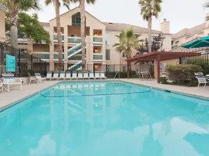 Image of Minutes to San Francisco Zoo! Onsite Parking, Pool, Pet-friendly Property!
