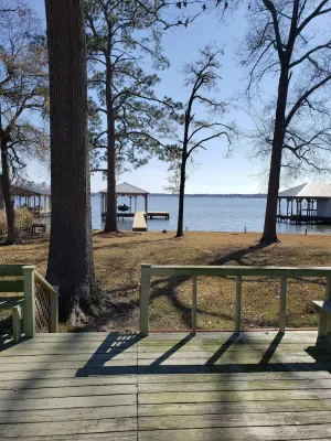 Image of Charming Lakehouse in Peaceful Setting
