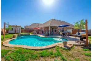Image of Bright Stylish 3 BR Home w\/ Pool & Hot Tub