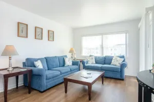Image of Adorable 1BR Condo Steps to Johnnie Mercer’s!
