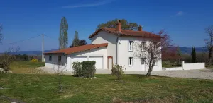 Image of LARGE HOUSE IN THE COUNTRY