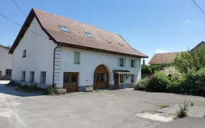 Image of 3-bedroom apartment with spacious living room, reading area and fully-equipped kitchen.