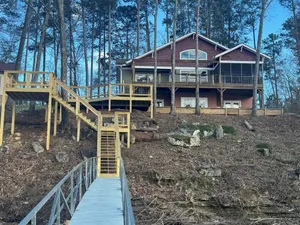 Image of On A Whim Rustic Lodge Near Smith Lake Park