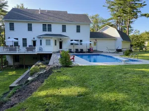 Image of Luxury Country Setting - 4 miles to Downtown !