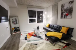 Image of BEAUTIFUL 3 bedroom 2 bathroom skyrise with mountain view!