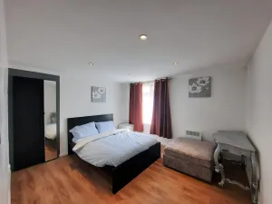 Image of Cheerful 3-Bed House with Free Parking- Colchester