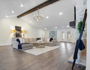 Image of La Dolce Vita  4BR 2BA  Close to Tech